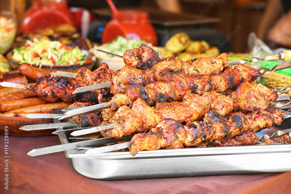 Barbecue skewers with juicy meat on tray