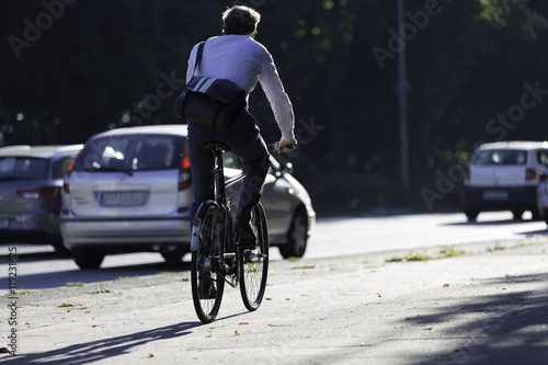 Arbeitsweg mit Fahrrad photo