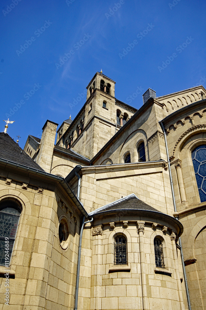 St. Antonius-Kirche in DÜSSELDORF-OBERKASSEL
