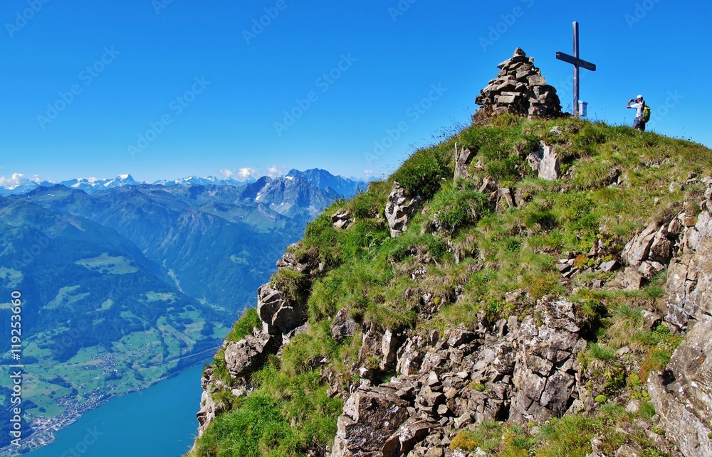 Fototapeta premium Zuestoll-Gipfel und Walensee