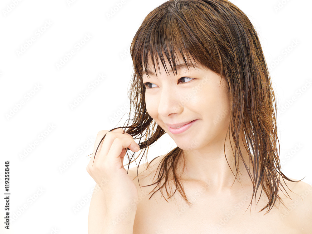 濡れた髪の女性 濡れた髪の女性