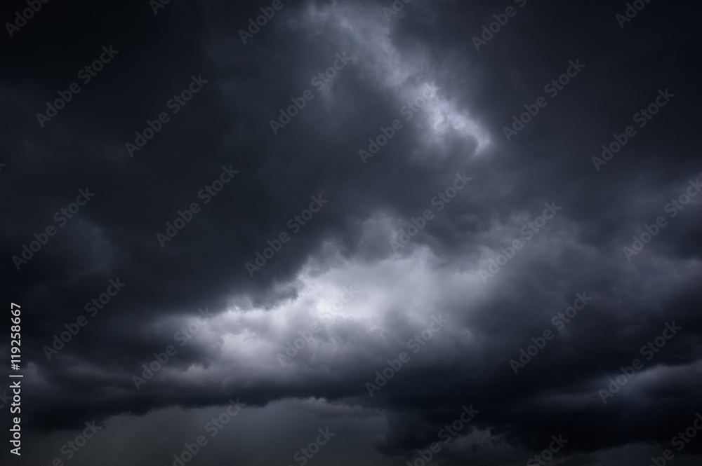 Obraz premium Beautiful dark storm sky with sun rays.
