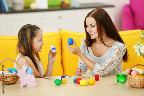 Mother and daughter paintin...
