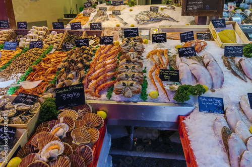 Tableau sur toile counter with seafood, Trouville-sur-mer, France