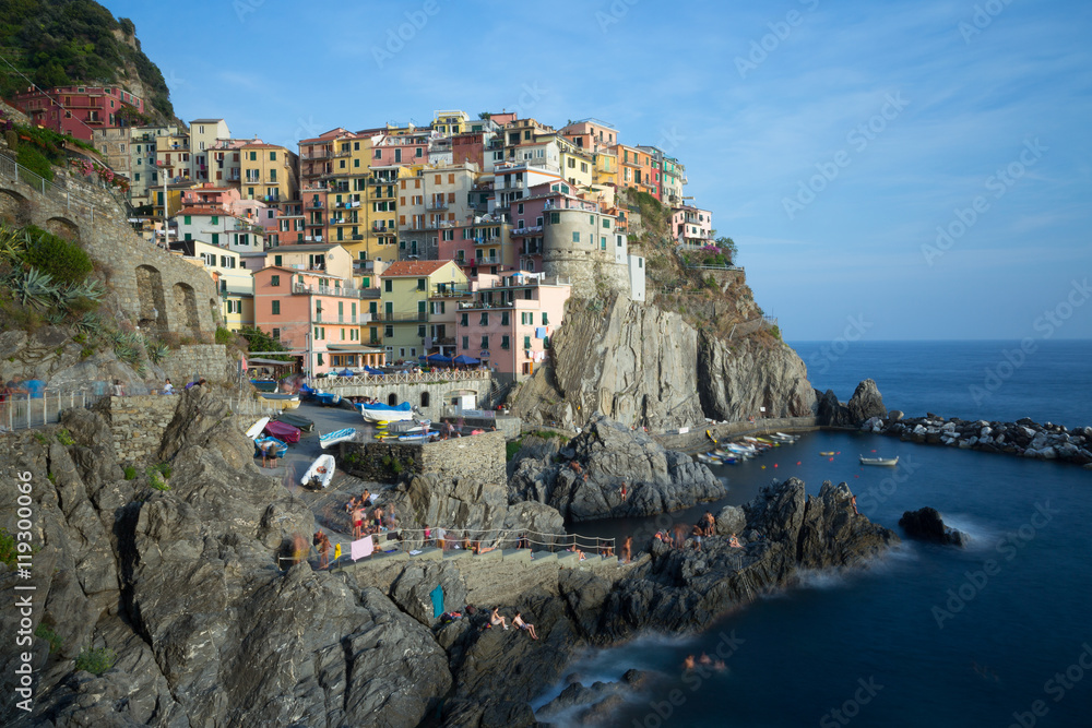 village italien sur une falaise