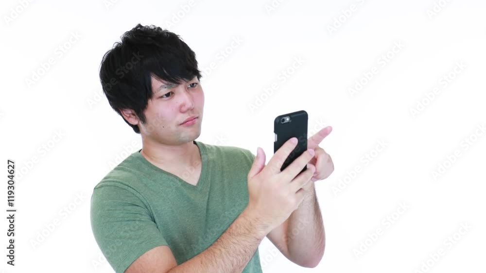 スマートフォンを持つ男性 スマートフォンを持つ男性
