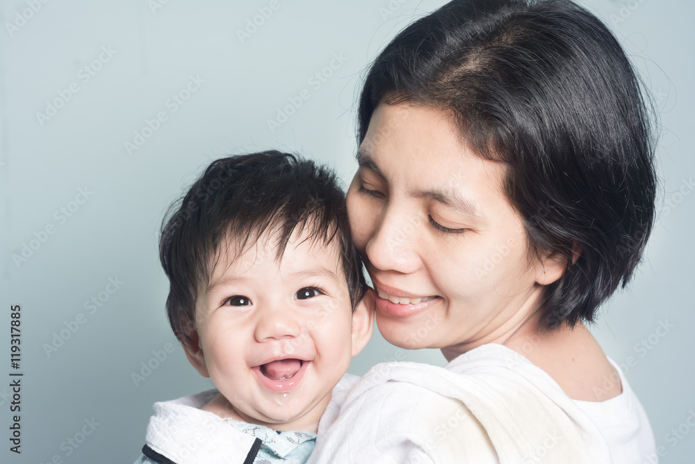 Asian mother kissing her son To show love to each