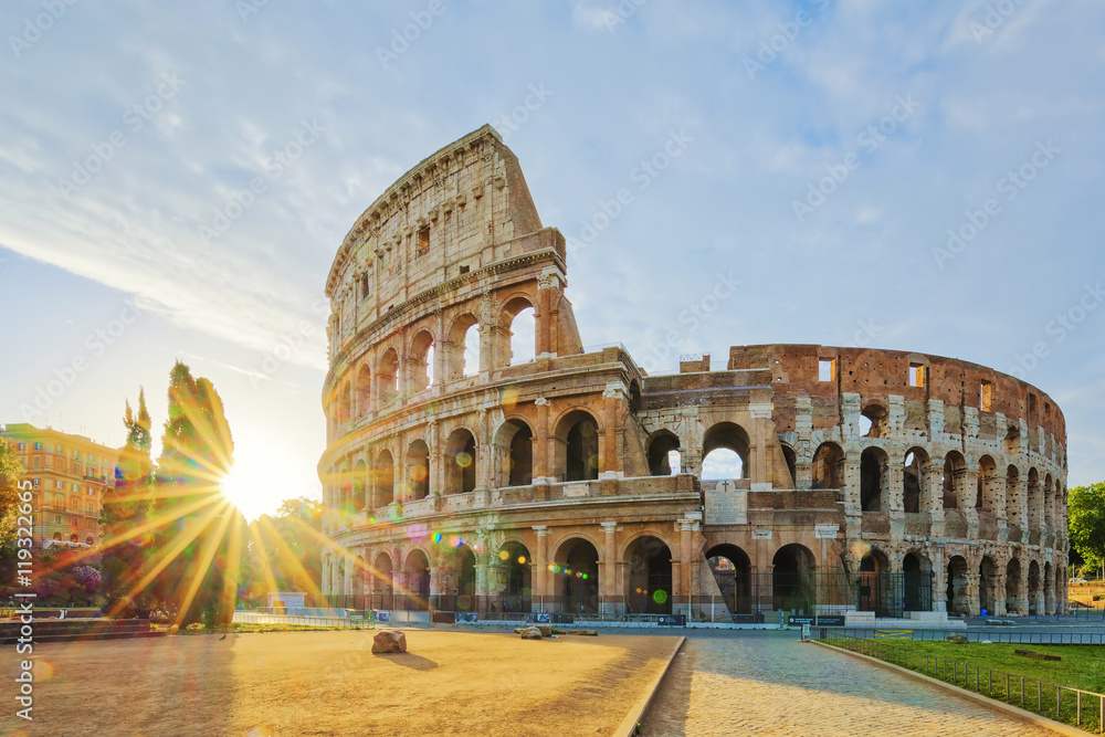Fototapeta premium Wschód słońca w Koloseum