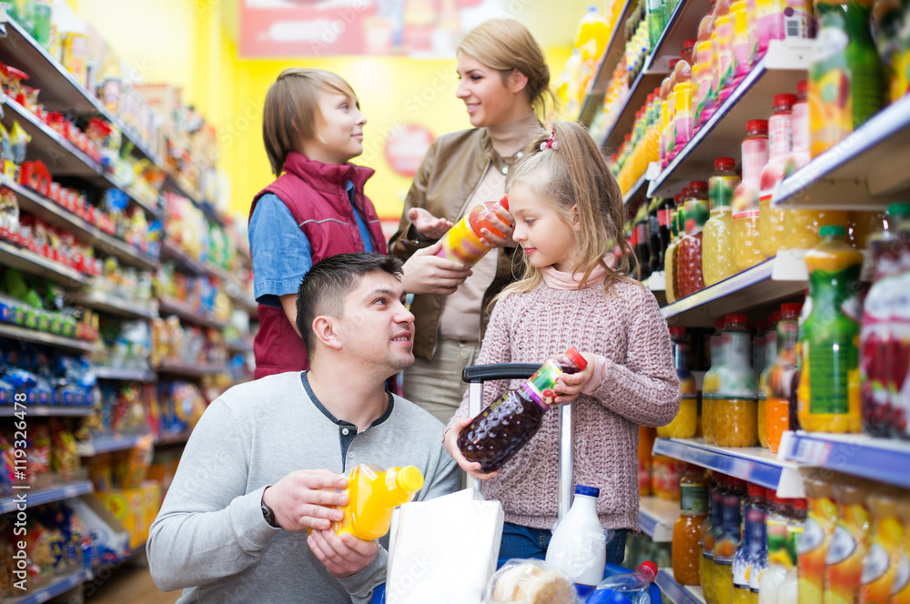 Family purchasing carbonated beverages