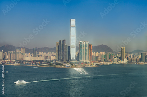 Victoria Harbor in Hong Kong, China (香港ビクトリア湾)  © motive56