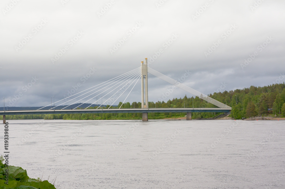 Obraz premium Candle of rafts man bridge in Rovaniemi