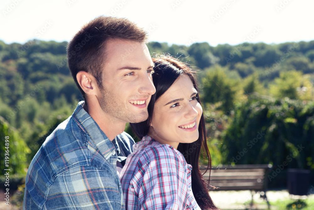 Fototapeta premium Holidays, vacation, love and friendship concept - smiling couple