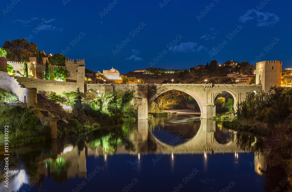 Puente de San Martín, Toledo - obrazy, fototapety, plakaty 