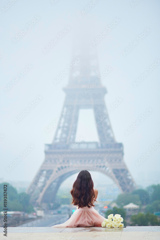 Parisian woman in front of the Eiffel tower