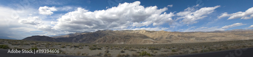 Wolken   ber der W  ste des Death Valley Nationalparks in Kalifornien