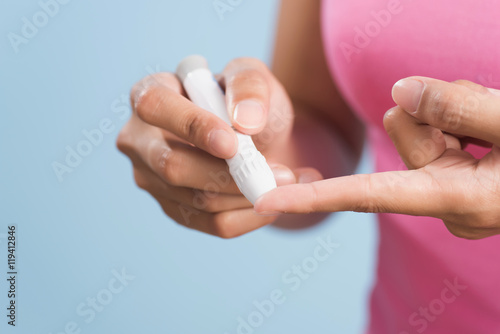 woman use a blood glucose meter