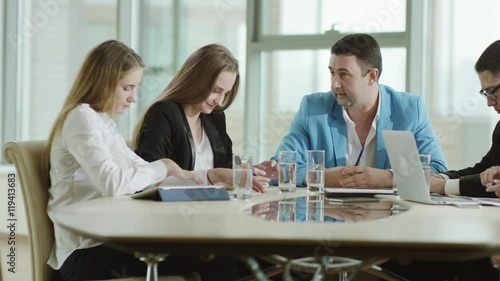 dissatisfied boss scolding