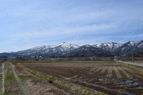 金峯山（きんぼうざん）／ 山形県の庄内海浜県立自然公園内にあり、国指定名勝として指定されている金峯山を撮影した写真です。標高459m。山頂からの景観は鶴岡市内を見下ろすことができ絶景です。また、「旧登山道」と「桜谷神社」は、映画のロケ地として利用されました。