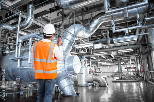 Canvas-taulu Engineer working in thermal power plant factory