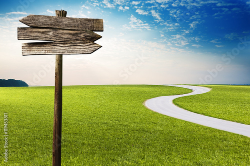 Weg durch Landschaft