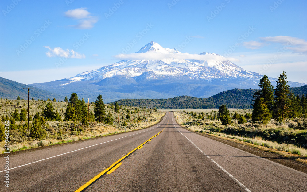 Naklejka premium Mount Shasta