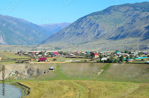 Село Чибит на правом берегу реки Чуя, горный Алтай