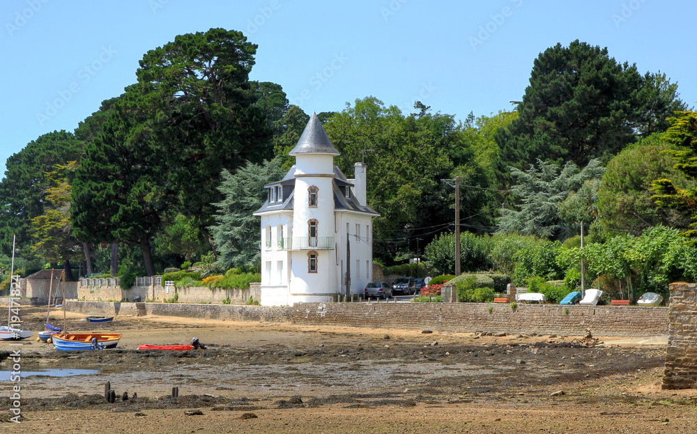 Brittany, little white castle along the Gulf of Morbihan