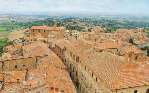 vista di montepulciano dall'alto