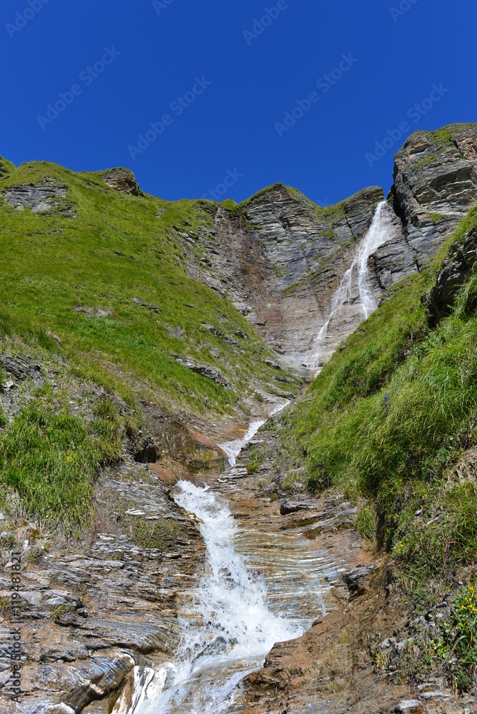 Wasserfall im Weitental / Tuxertal Tirol