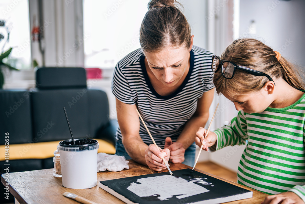 Fototapeta premium Mother and daughter painting canvas