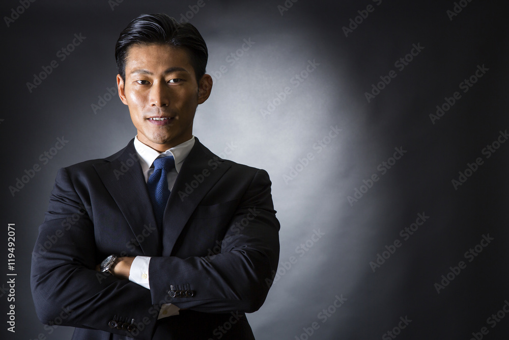 スーツ姿のビジネスマン