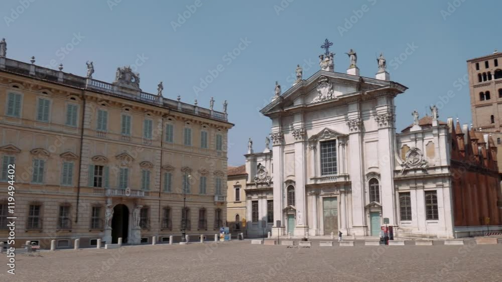 Mantua Cathedral in Piazza Sordello
Mantua Cathedral in Piazza Sordello