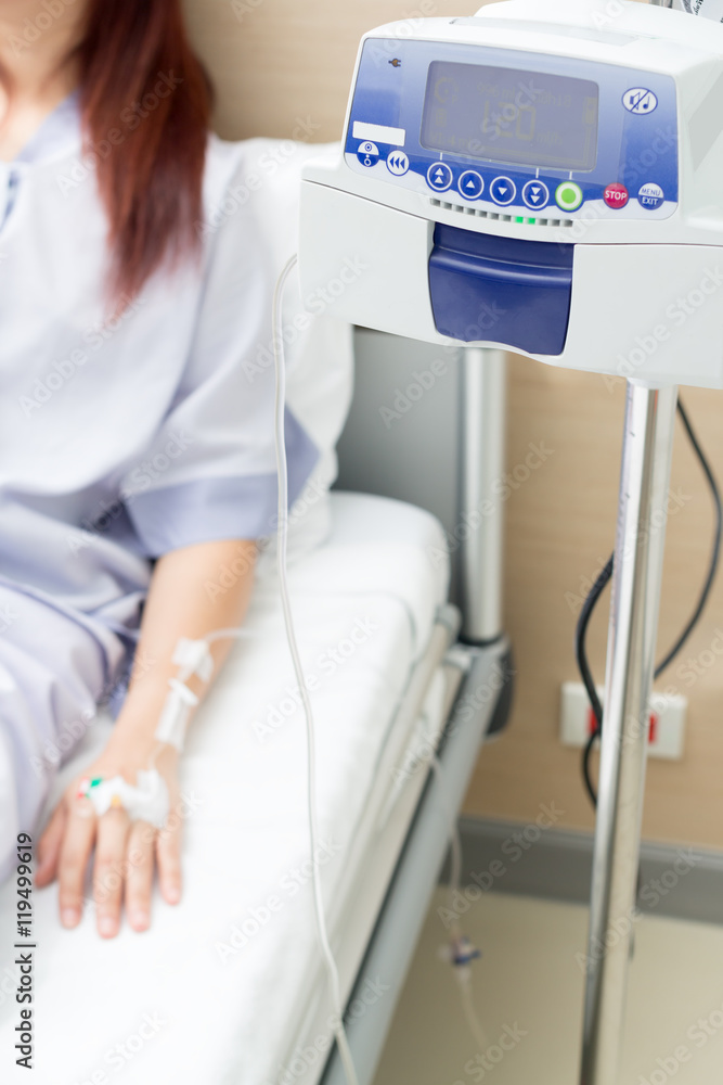 Fototapeta premium IV solution in a patient hand and IVS machine