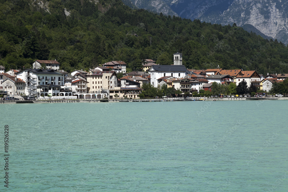 Il paese di Barcis sul lago, Friuli