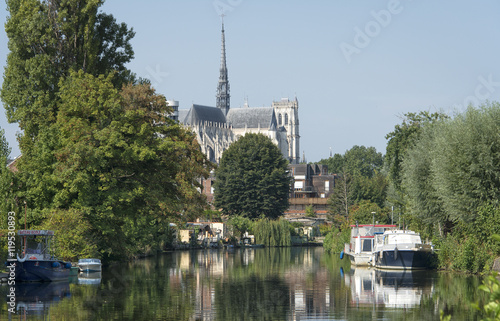 Amiens - La Somme et la cathédrale photo