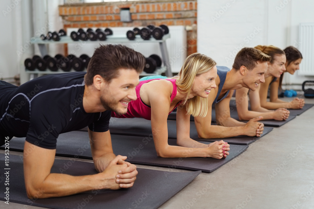 Obraz premium trainingsgruppe im studio