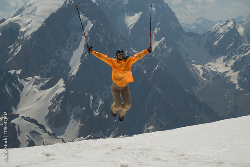 Wallpaper Mural positive emotions in mountains Torontodigital.ca