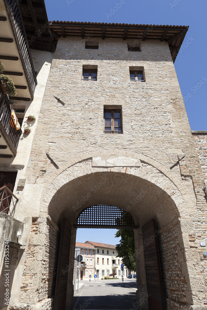 Torre d'ingresso a Piazza castello, Valvasone