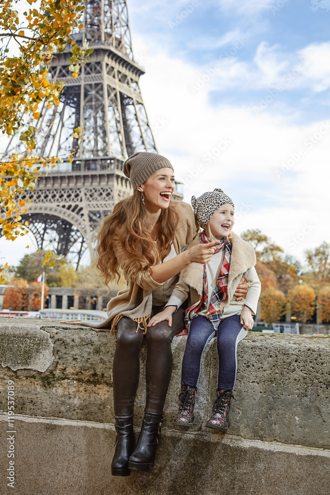 Fototapeta premium mother and daughter on embankmen in Paris pointing on something