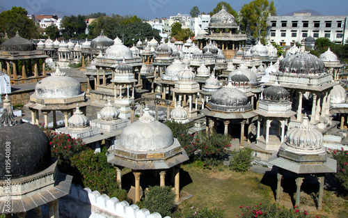 Tableau sur toile Ahar cenotaphs of the Maharanas of Mewar, Udaipur, Rajasthan, India, Asia