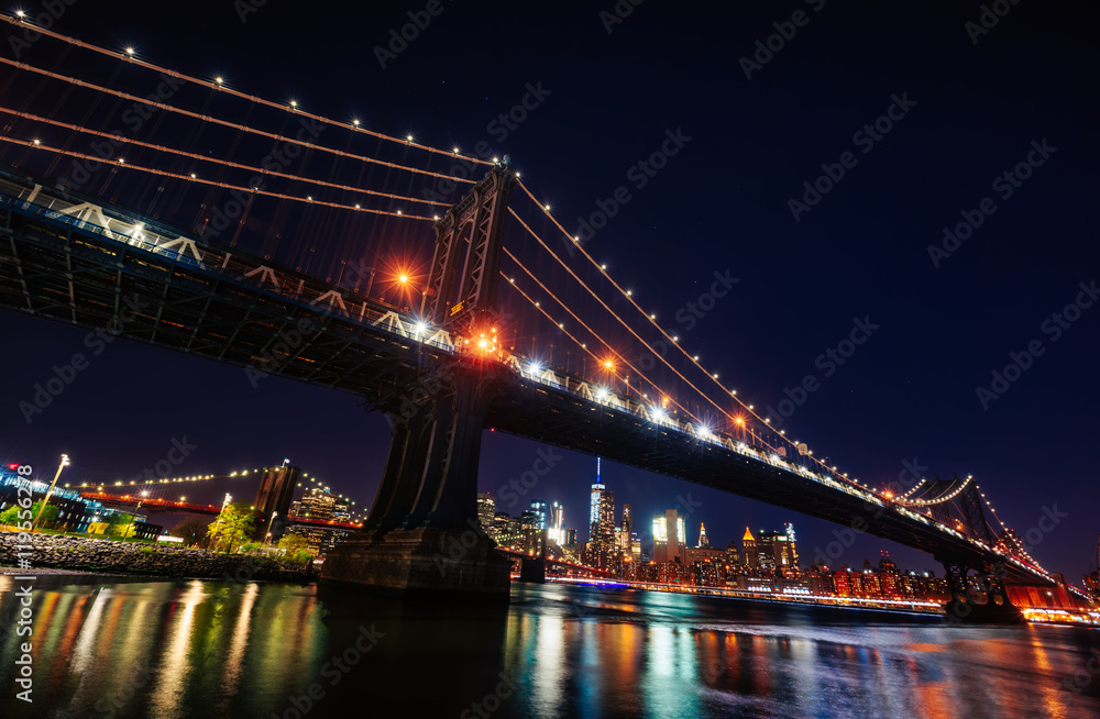 Fototapeta premium Manhattan Bridge At Night