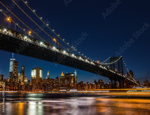 Fototapeta Naklejka Na Ścianę i Meble -  Manhattan Bridge At Night