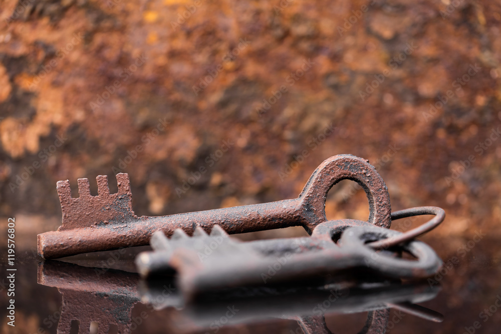 Schlüsselbund mit alten verrosteten Schlüsseln
