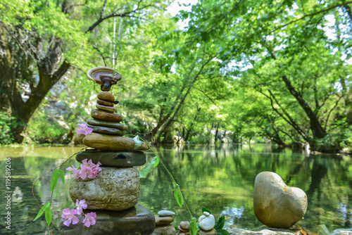 Canvas Print nehirdeki zen taşları ve huzur konsepti