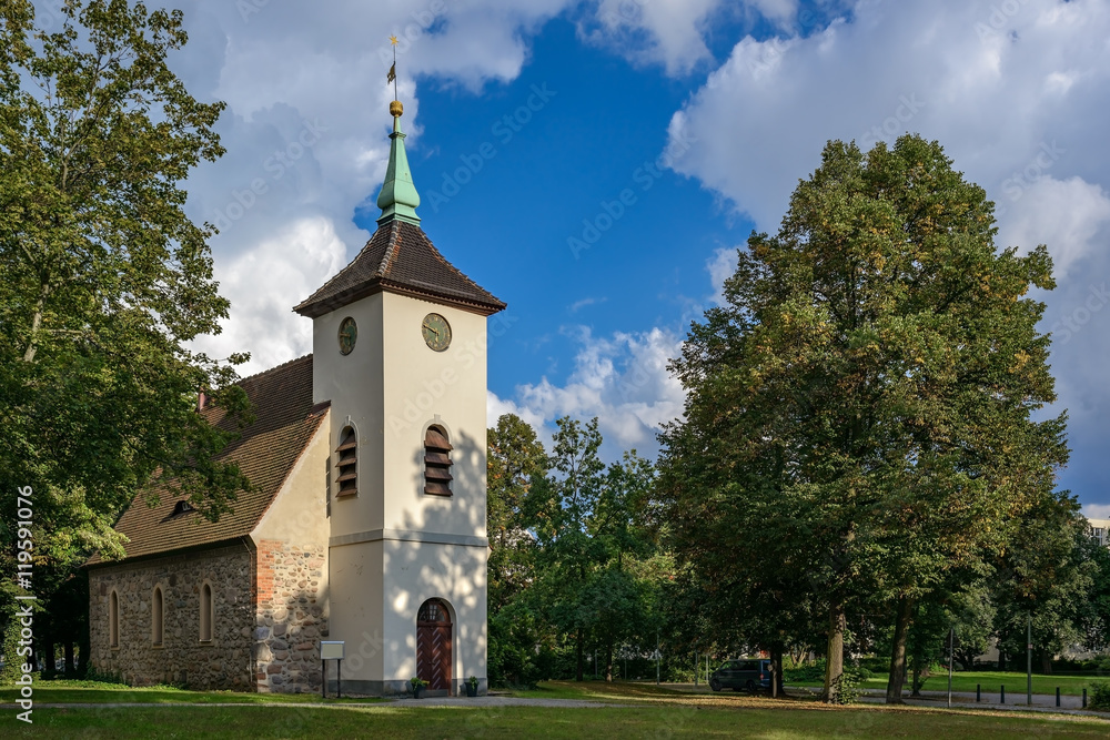 Dorfkirche und Dorfanger in Alt-Reinickendorf (Ansicht von Westen)