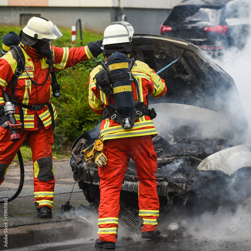 PKW Brand - Fahrzeug in Flammen
