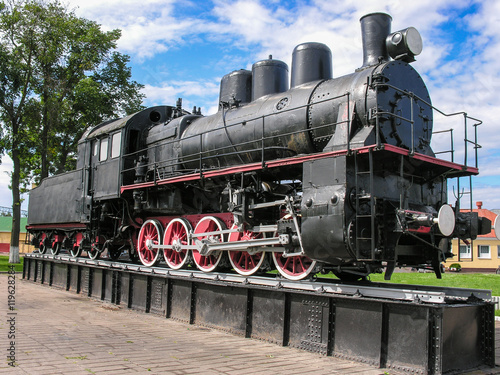 Барановичи, Беларусь - 3 августа 2016:На постаменте на барановичском вокзале стоит экспонат музея железнодорожной техники