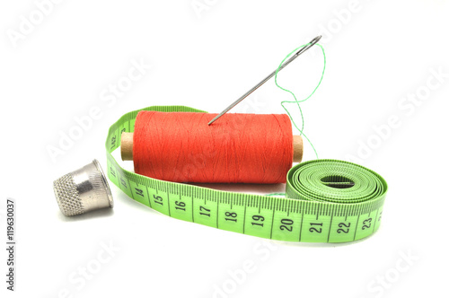 Принадлежности для шитья, нитки, иголки, наперсток, игла, сантиметр, мерка, моток, разноцветные, шить, швея, кроить, резать, хобби, искусство