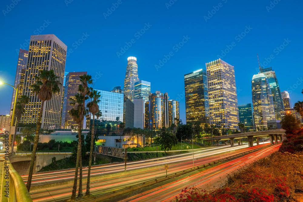 Fototapeta premium Downtown Los Angeles skyline during rush hour