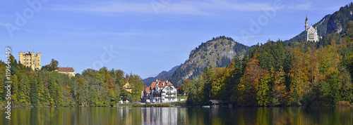 Wallpaper Mural Schloss Hohenschwangau und Neuschwanstein amr Alpsee Torontodigital.ca